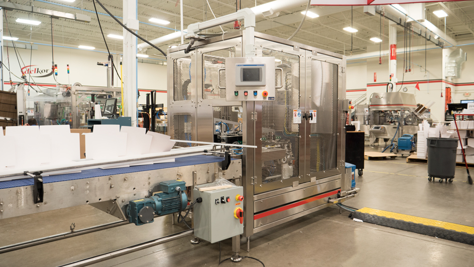 Carton closer in compact footprint