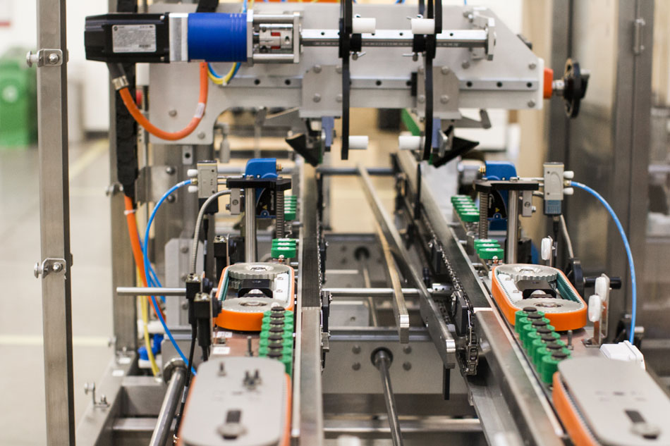 Case sealer capstone f can be adjusted to suit different package sizes without any change parts Case sealer capstone f can be adjusted to suit different package sizes without any change parts