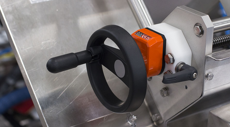 Integrated case packers easy changeover process hand crank Integrated case packers easy changeover process hand crank