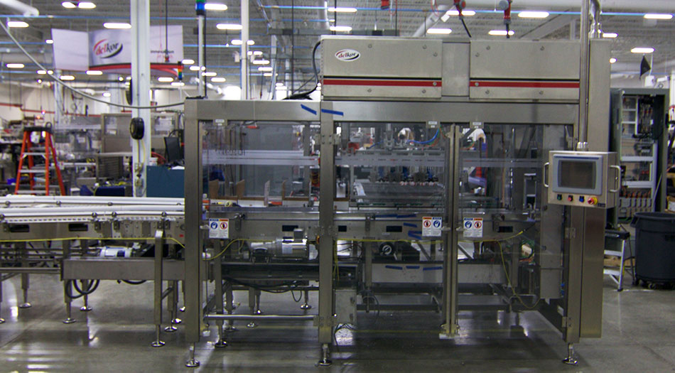 Integrated case packer compact size Integrated case packer compact size