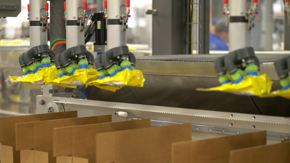 Robotic Case Packer optimized for efficient pouch case packing Robotic Case Packer optimized for efficient pouch case packing