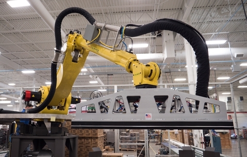 Robotic palletizing system end of arm tooling