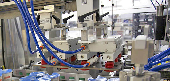 Shrink wrap machine with simplified changeover for multiple package formats Shrink wrap machine with simplified changeover for multiple package formats
